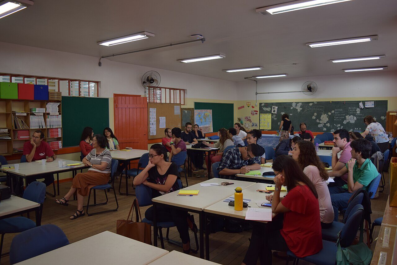 Atividade de formação de professores do NeuroMat. Foto de arquivo ilustrativa sobre educação.