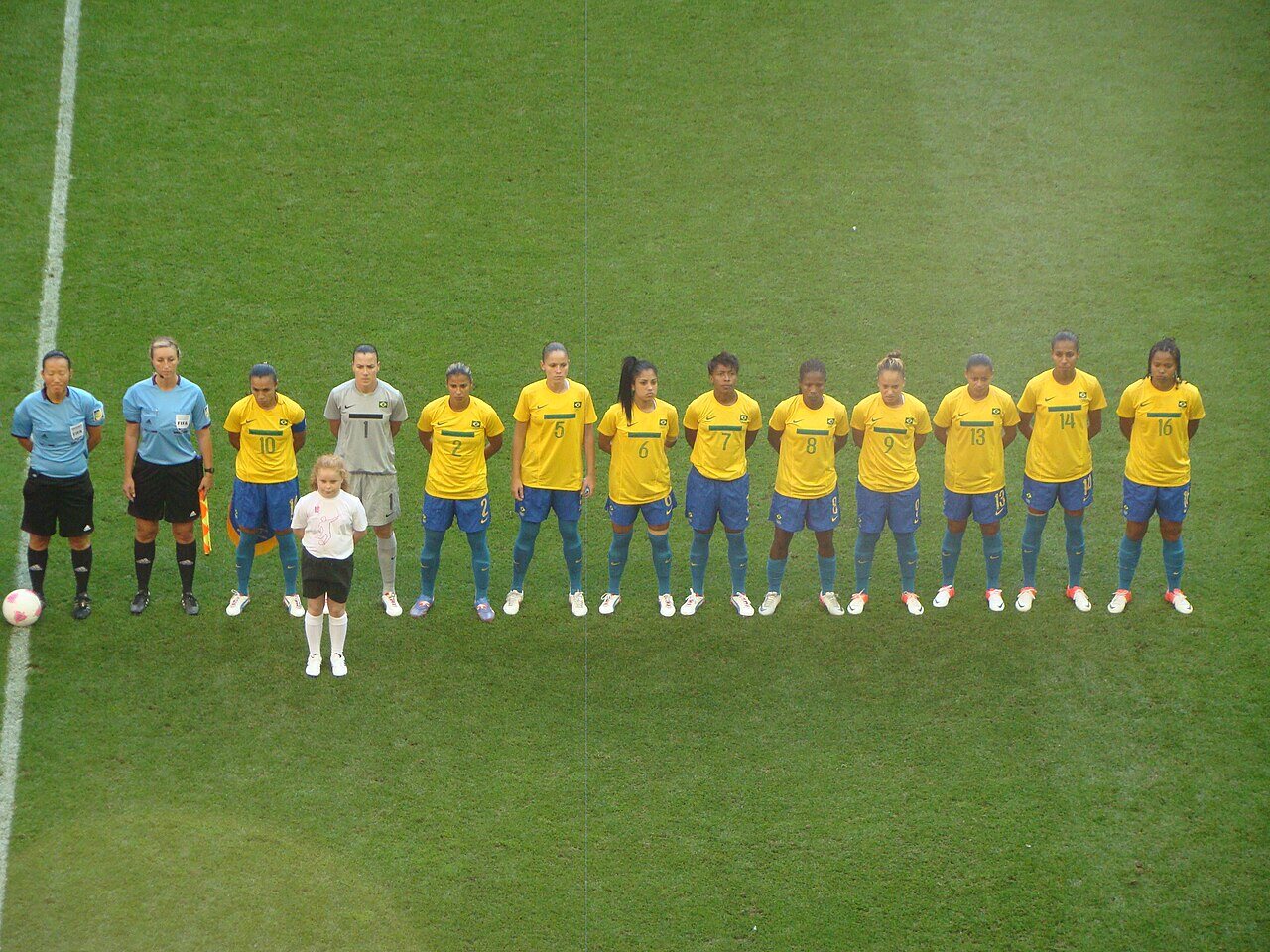 Seleção brasileira feminina em 2012. Foto de arquivo ilustrativa; não retrata a equipe sub-17 atual.