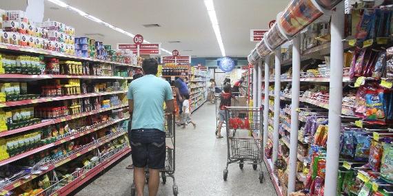 Supermercados de Belém terão de restringir a circulação de clientes, determina prefeitura