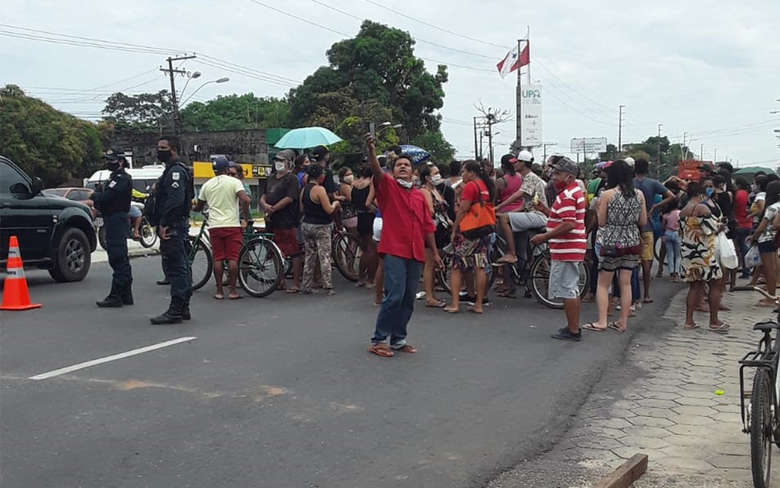 Supermercados recusam vale alimentação do Governo do Pará e pais de alunos interditam Augusto Montenegro em protesto.