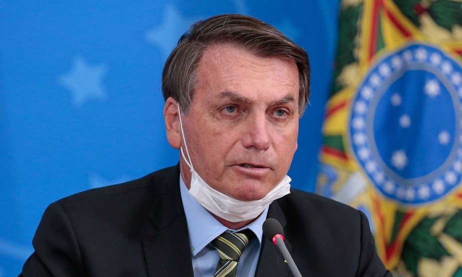 Jair Bolsonaro diz que testou positivo para covid-19