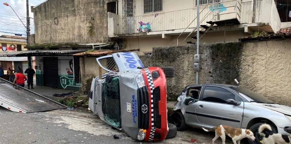 Perseguição termina com capotamento, tiroteio e um bandido morto na Sacramenta