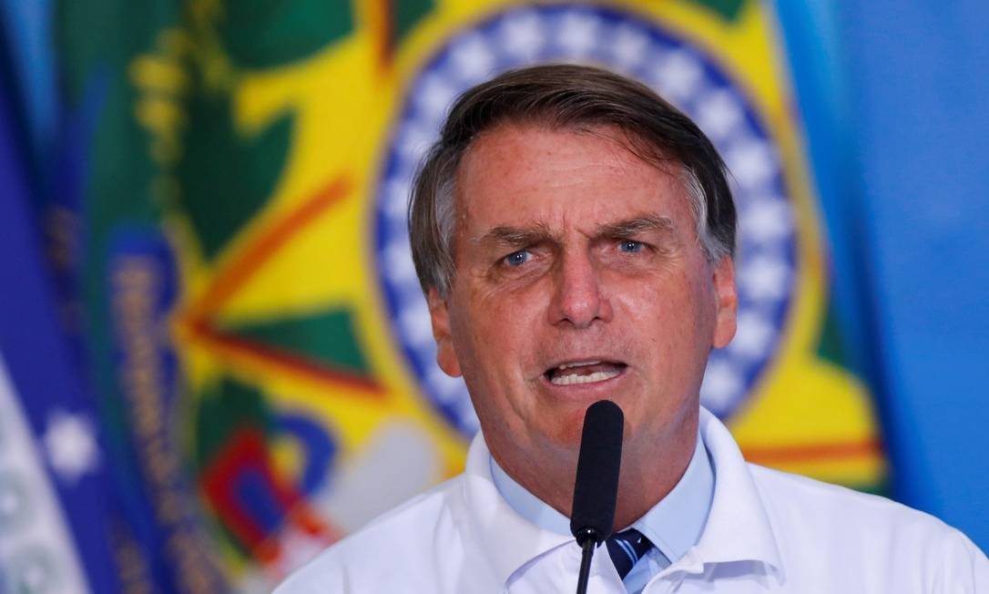 Aprovação de Bolsonaro despenca de 37% para 26%