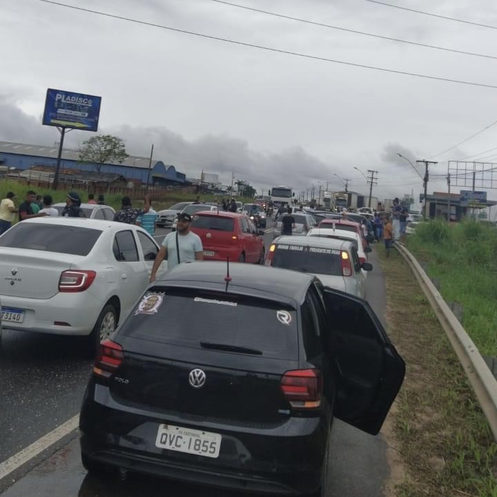 Castanhal adere a manifestação e grupo fecha a saída da cidade