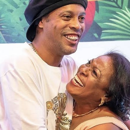 Morre mãe do jogador Ronaldinho Gaúcho