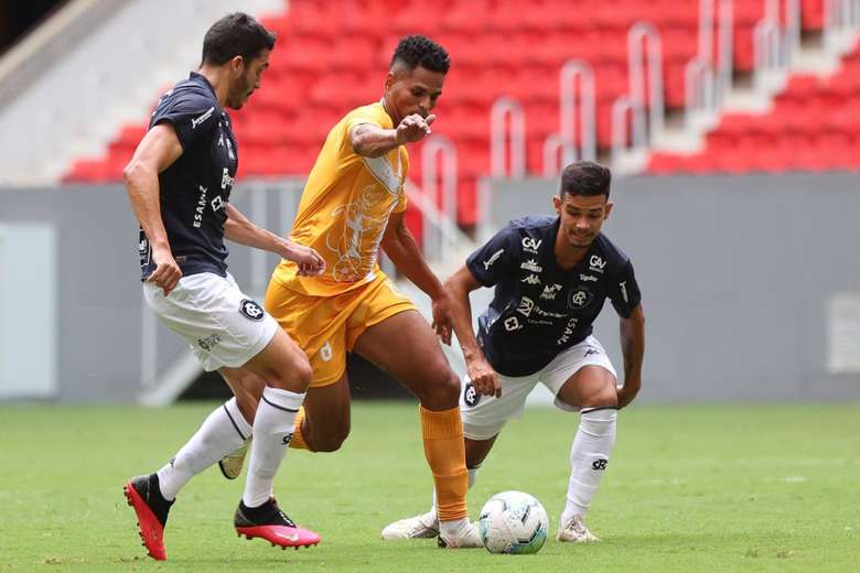 Remo sai na frente mas leva a virada do Brasiliense