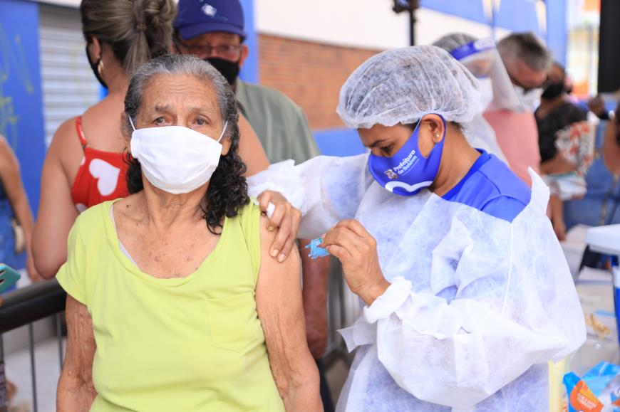 Idosos com idade acima de 85 anos começam a ser vacinados em Belém e distritos