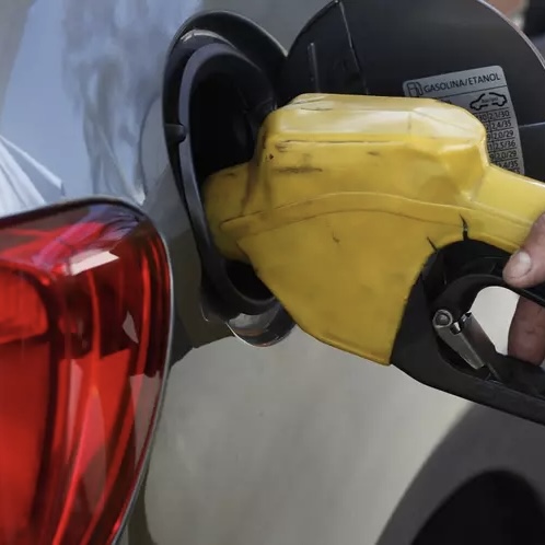 Petrobras anuncia reajuste nas refinarias de 4,8% na gasolina e 5% no diesel