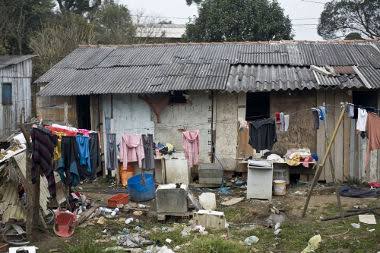 Classe média ‘encolhe’ na pandemia e já tem mesmo ‘tamanho’ da classe baixa