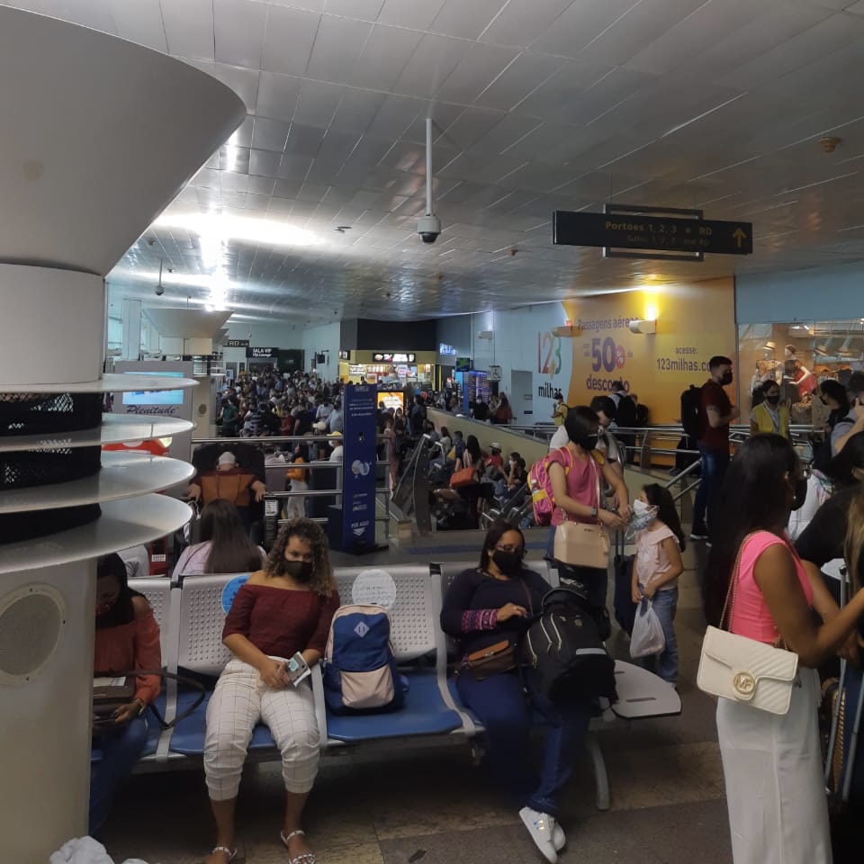 Passageiro denuncia aglomeração e calor no Aeroporto Internacional de Belém