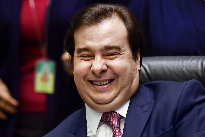 DEM expulsa Rodrigo Maia do partido