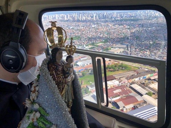 Círio 2021: imagem Peregrina de Nossa Senhora de Nazaré sobrevoa Belém