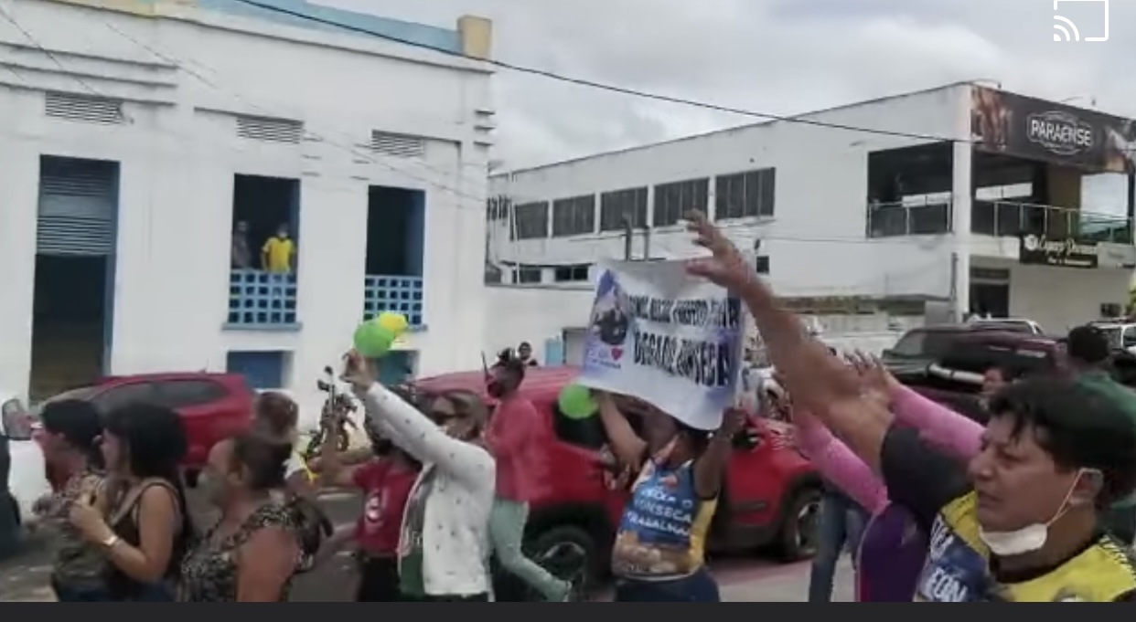 Clima tenso: População protesta contra afastamento de prefeito eleito em Oriximiná; evento com a presença do governador precisou ser adiado