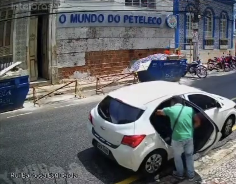 Homem é assaltado em frente a escola de alto padrão em Belém