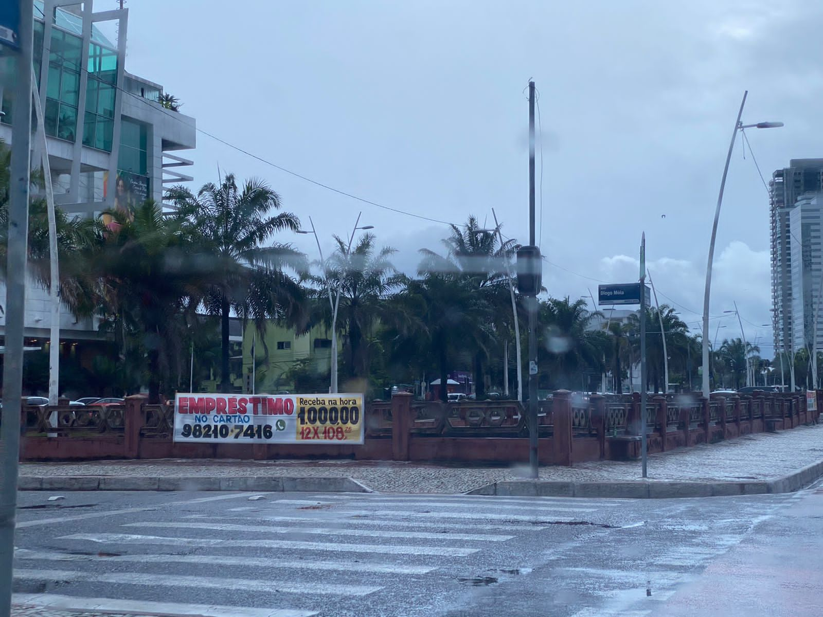 Cidade abandonada: faixa em canal da doca reforça que Belém virou a “casa da mãe Joana”